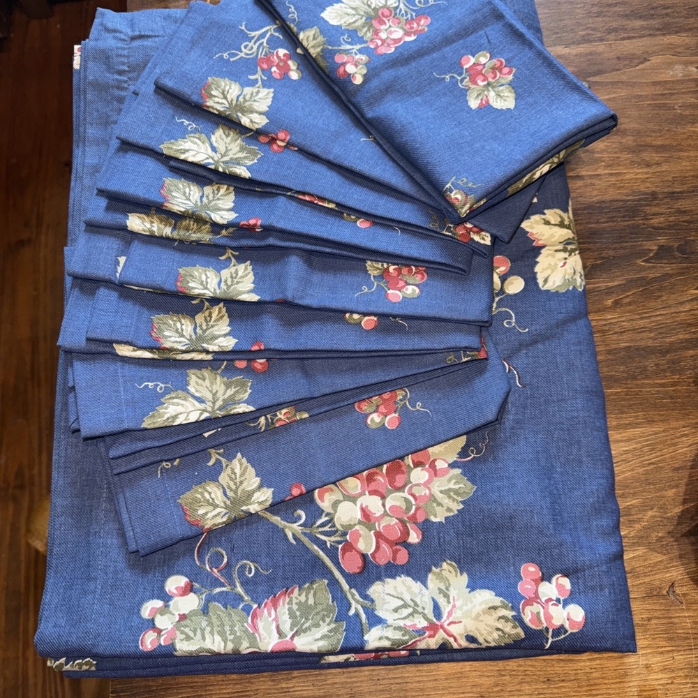 Vtg Williams Sonoma Rectangle Tablecloth 70 X 108 French Country Grape Blue Nap